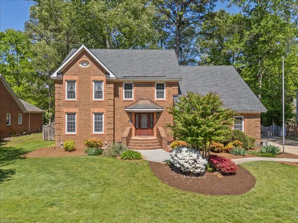 808 Forest Lakes Dr, Chesapeake, VA 23322