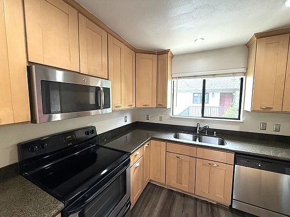 5th image of 1420 Sherman Ave APT 16