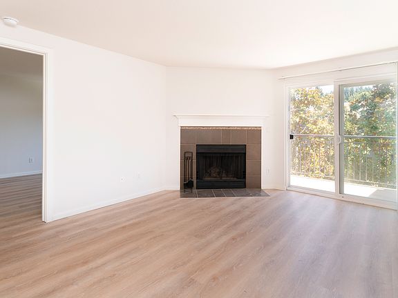 4th image of 12601 SE 41st Pl #1-C303-1