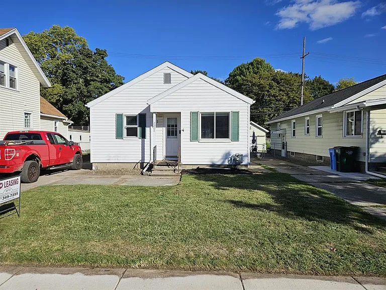 2205 S Pennsylvania Ave — Photo 1