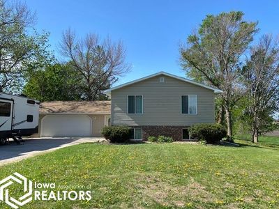 2365 Lake Cir, Britt, IA, 50423
