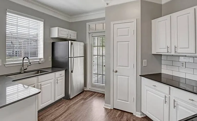 Hamptons at Woodland Pointe — Photo 3