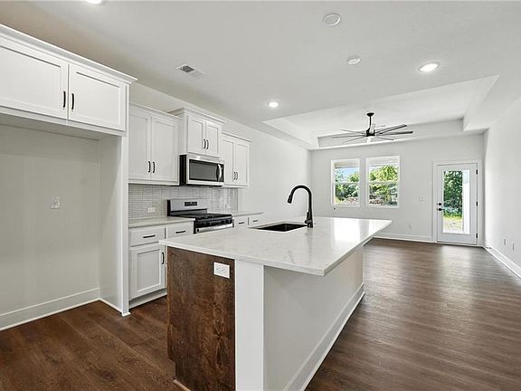 5th image of 17694 Jubilee St