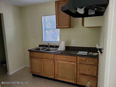 3rd image of 1011 Bronson St