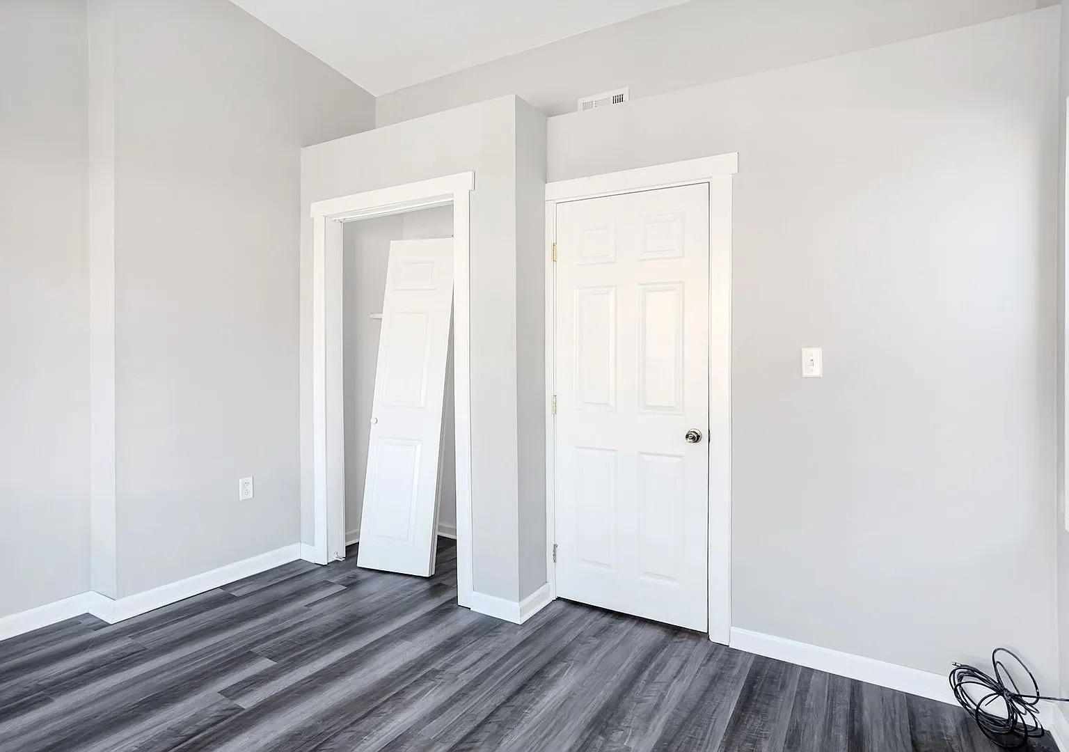 Spacious Two Bed Available July 10th! Central Air, Dishwasher, Laundry, Off Street Parking! — Photo 4