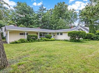 83 Lakewood Pkwy, Burlington, VT 05408