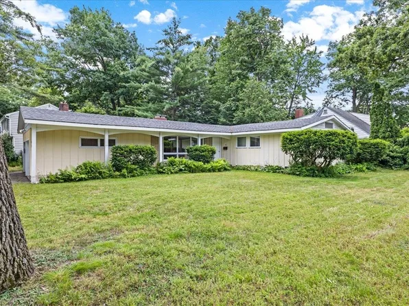 83 Lakewood Parkway, Burlington, VT 05408