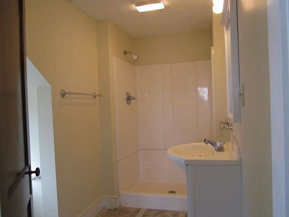 3rd image of 35 Sandhurst Dr