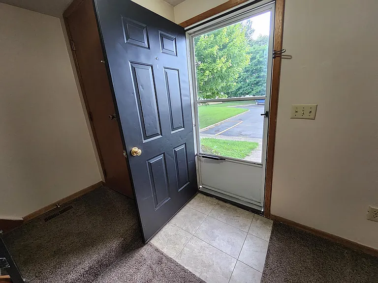 1668 Colonial Dr — Photo 5
