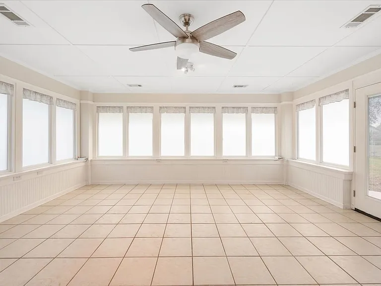210 Pine Grove Dr — Photo 23