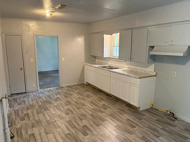 3120 Desoto St — Photo 5
