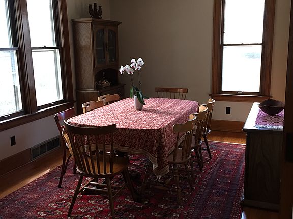 2nd image of 903 N Busey Ave