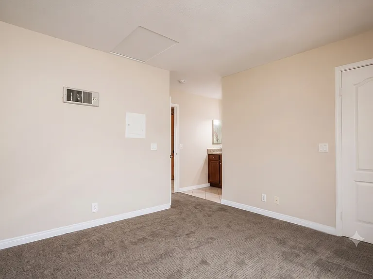 4150 34th St #6 — Photo 5