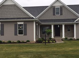 6516 Blackberry Ln, Bettendorf, IA 52722