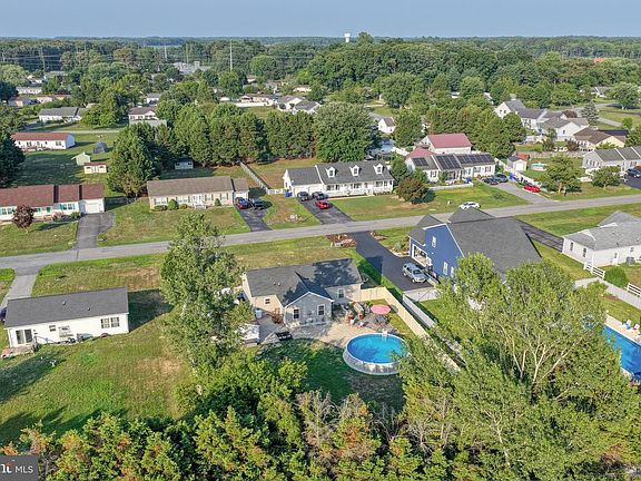 5th image of 22 Circle Dr W
