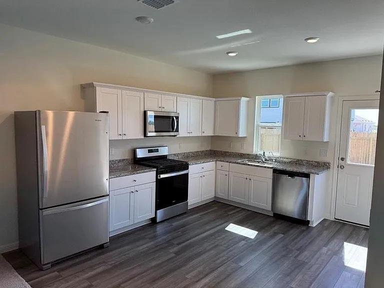 309 Plateau St — Photo 3