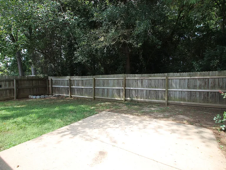 565 Cedarvilla Dr — Photo 13