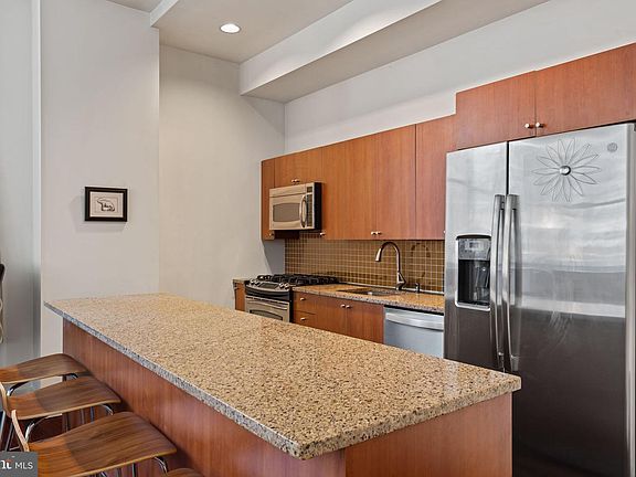 5th image of 1101 Locust St #2K