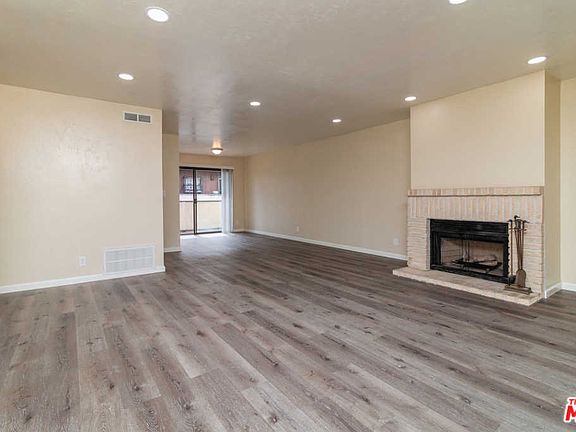 2nd image of 13816 Doty Ave