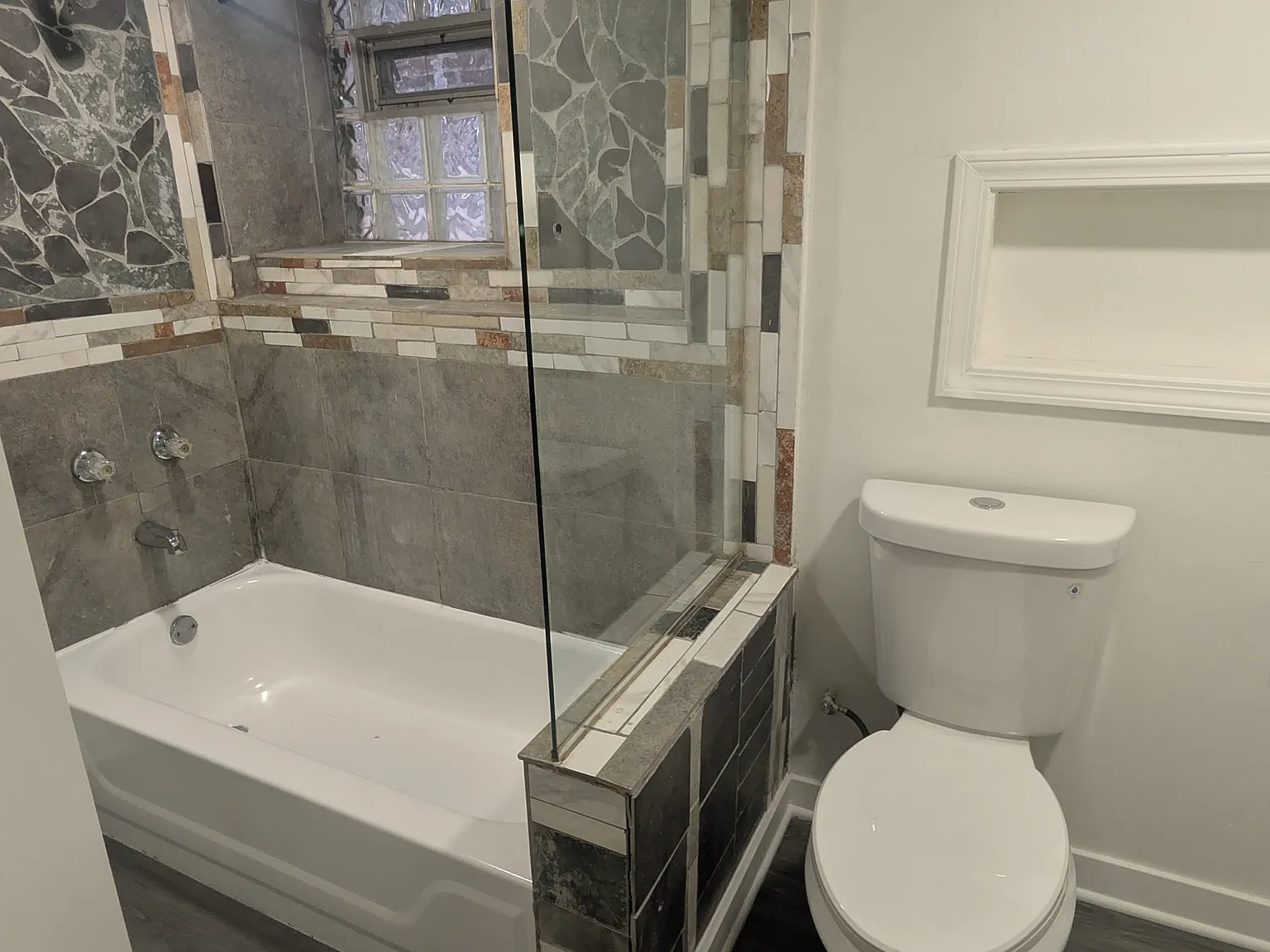 2 bed, 700 sqft, $1,500 — Photo 2