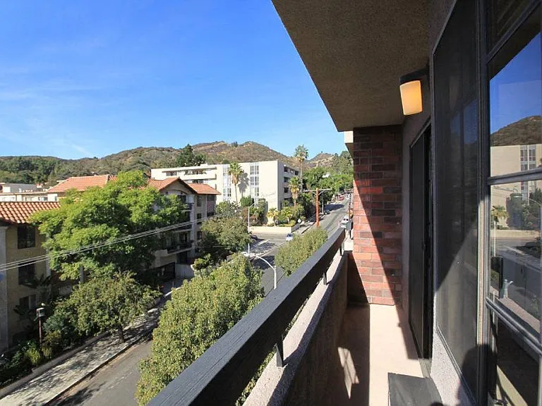 Savoy West Apartments — Photo 42