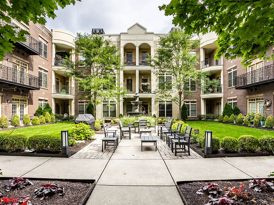 1st image of 450 E Ohio St APT 216