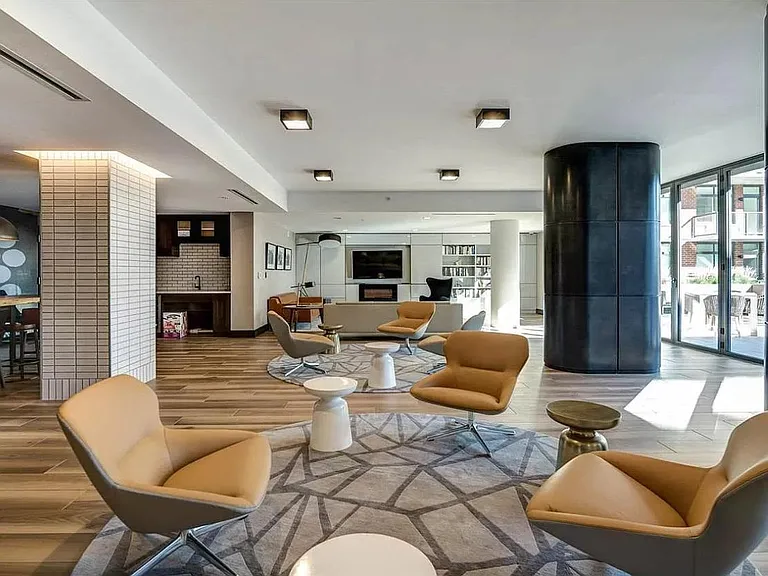 1400 Hudson St #609 — Photo 4