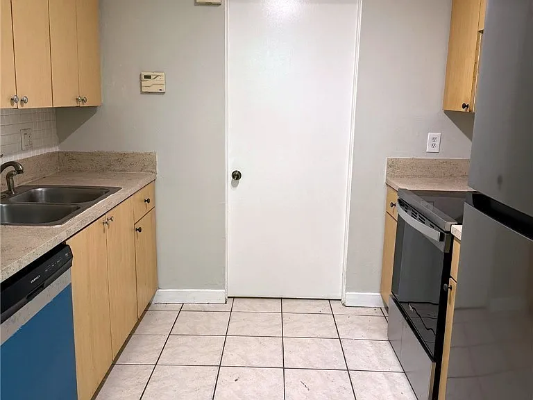 1830 Maravilla Ave #706 — Photo 3