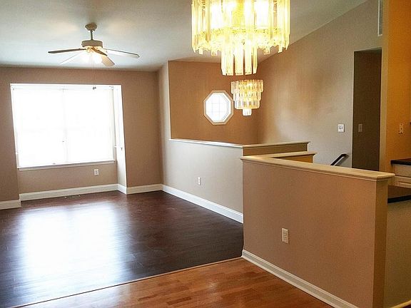 4th image of 402 Pine Way Dr