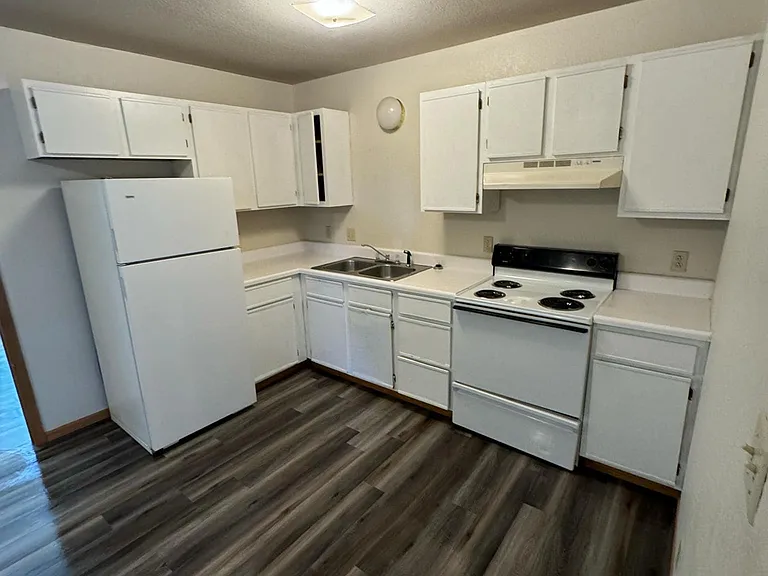Pine View Apartments — Photo 22