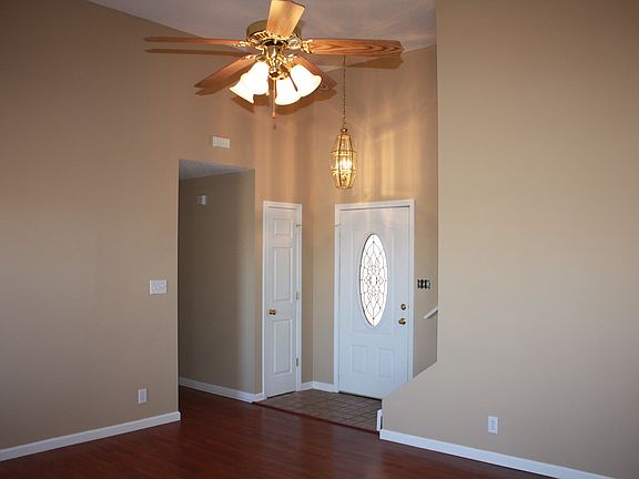 4th image of 3887 Mackenzie Dr
