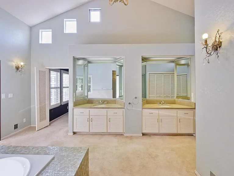 579 Crawford Dr — Photo 13