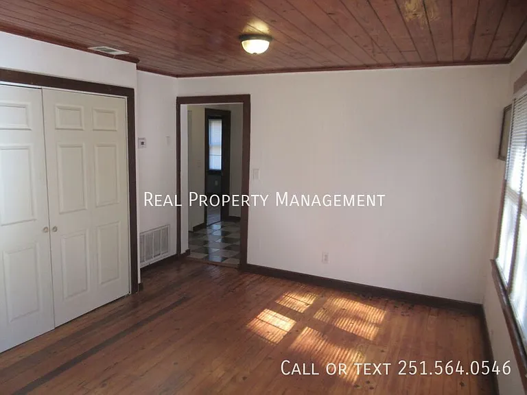 3412 Laverne Dr E — Photo 7