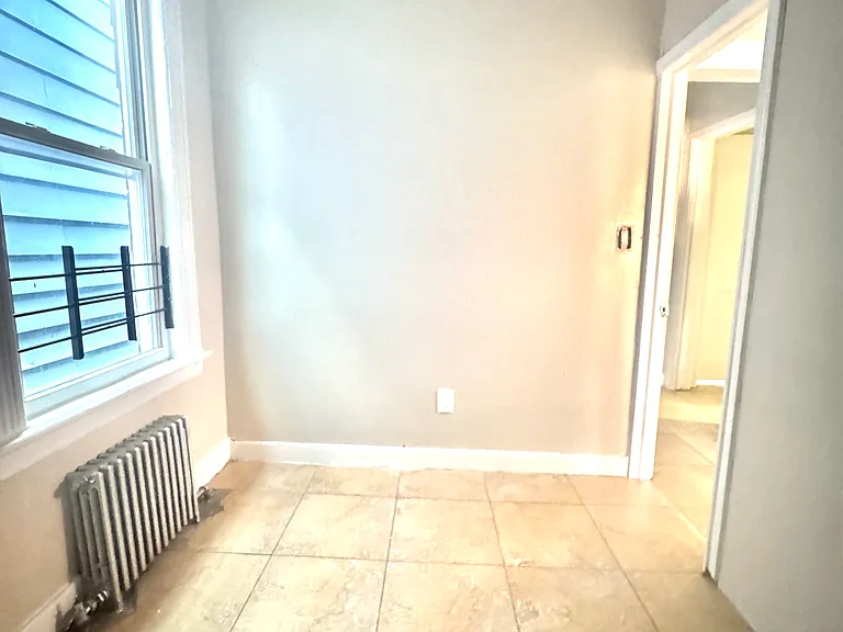 49 Caroline Ave #3 — Photo 5