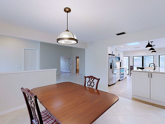 5th image of 3441 Hinsdale Ct