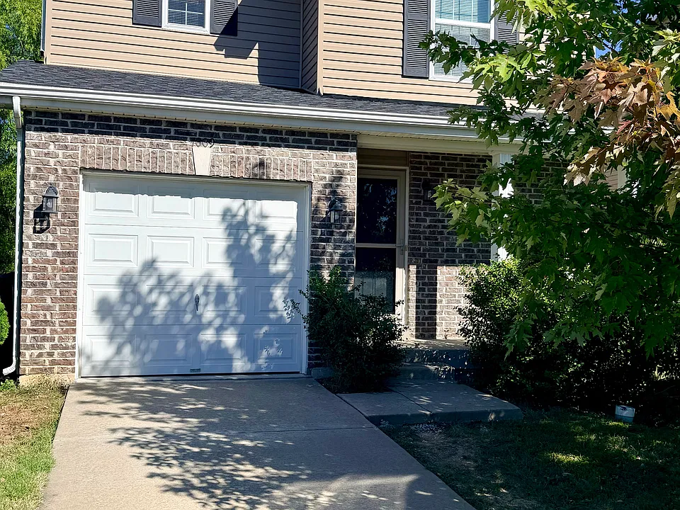 1009 Chesterfield Dr