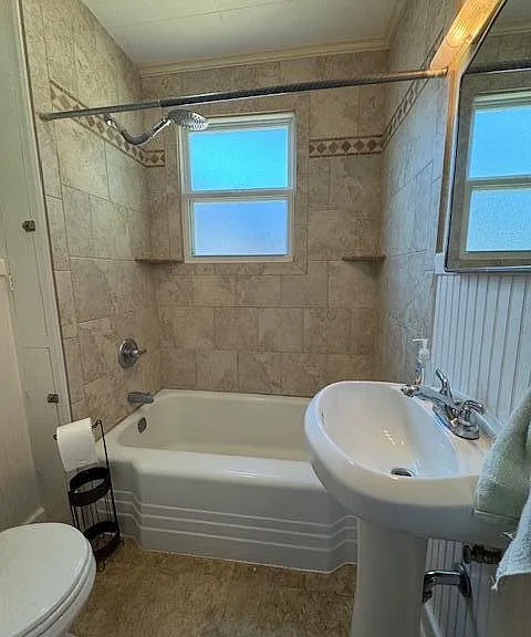 816 York St NE — Photo 16