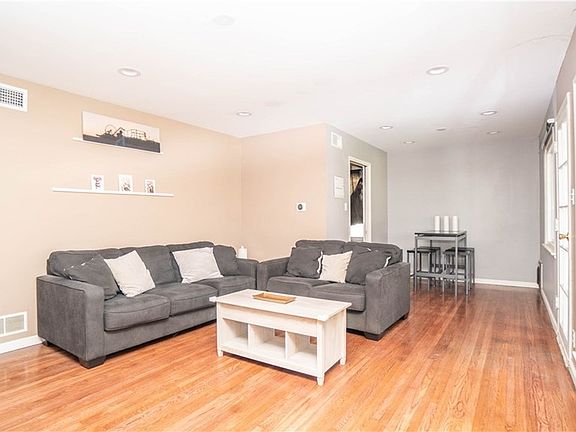 4th image of 7936 Louise Ave