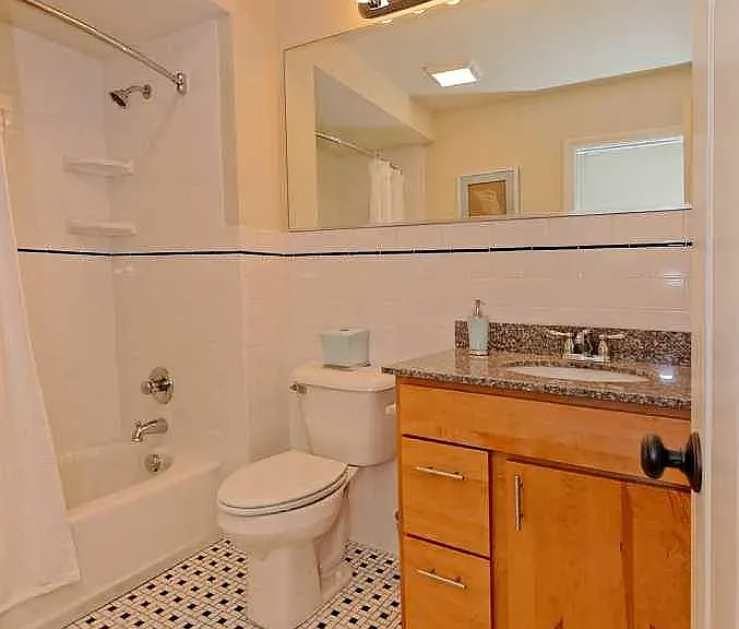 301 Green St #104 — Photo 8