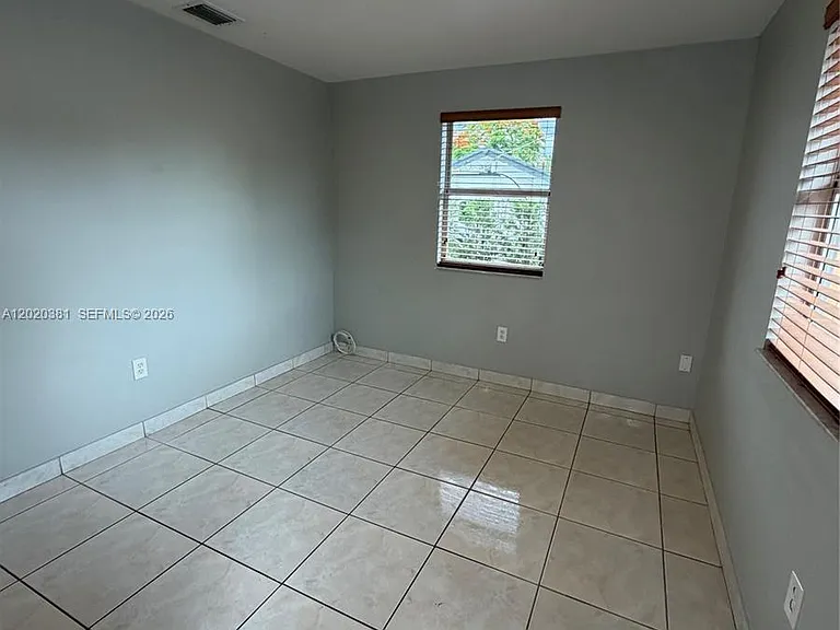 16940 SW 94th Ave #0 — Photo 2