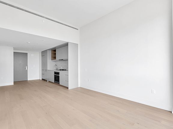 4th image of 550 Vandalia Ave #715