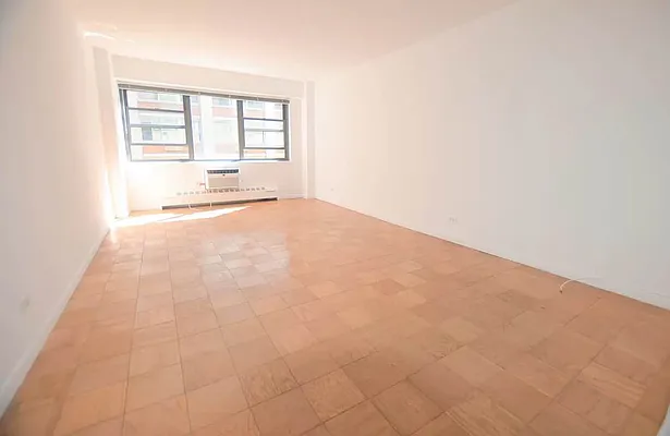 Rented by Manhattan Realty Group | media 4