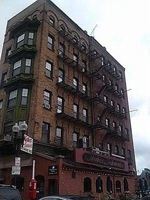 213 Hanover St #4