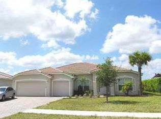 2175 Grove Dr, Naples, FL 34120