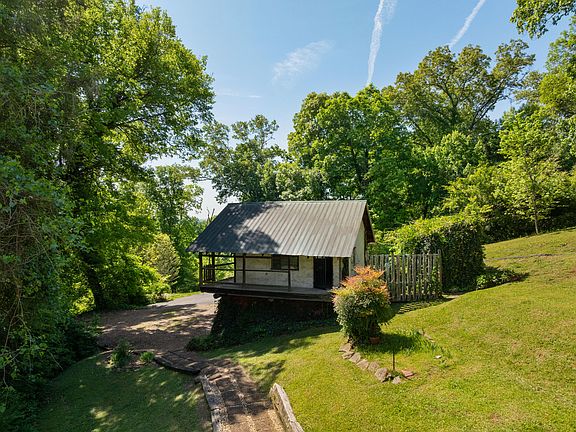 72nd image of 2910 Crest Terrace Dr