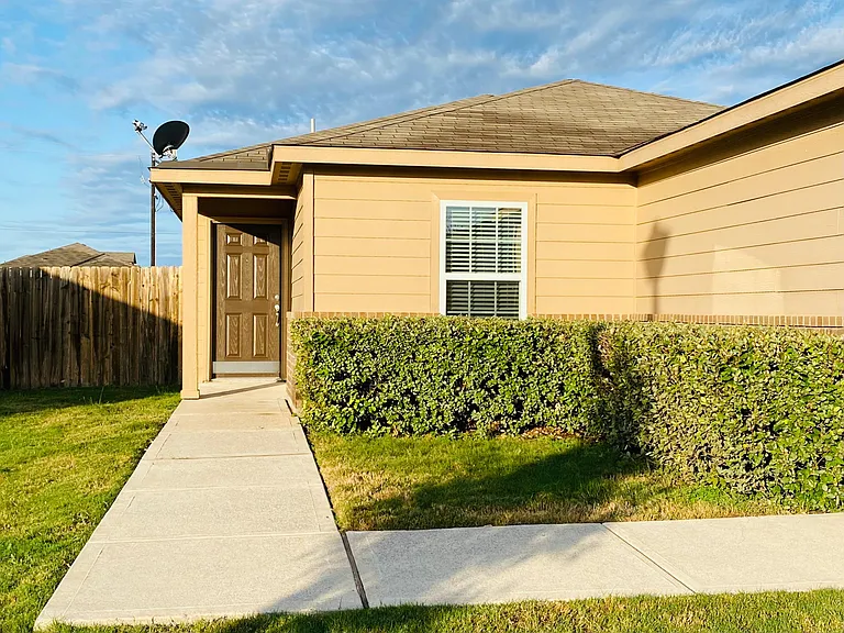 596 Ruby Ln — Photo 6