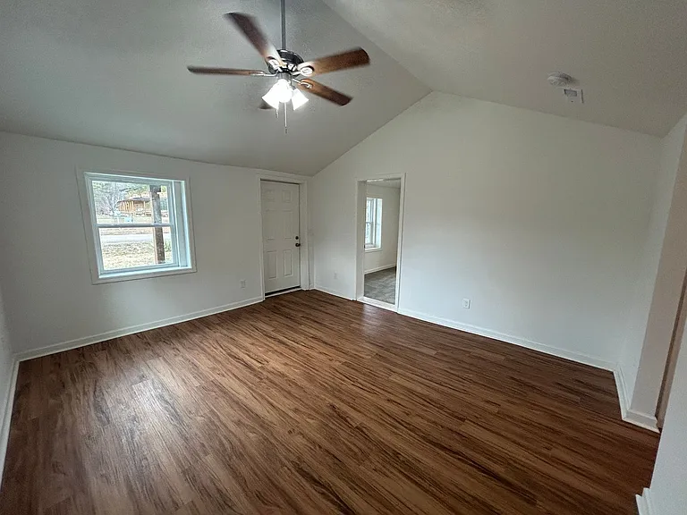 614 Maple Rd — Photo 6