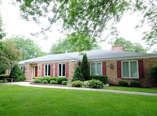 21370 Cambridge Circle Lower, Brookfield, WI 53045