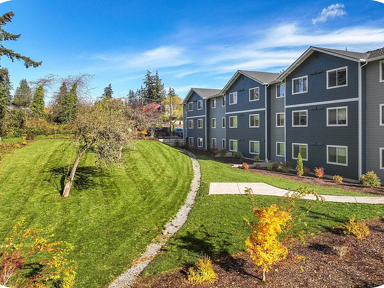 Pacific Pines Apartments — Photo 12