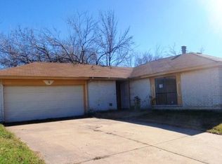 2300 Clearhaven Dr, Arlington, TX 76014
